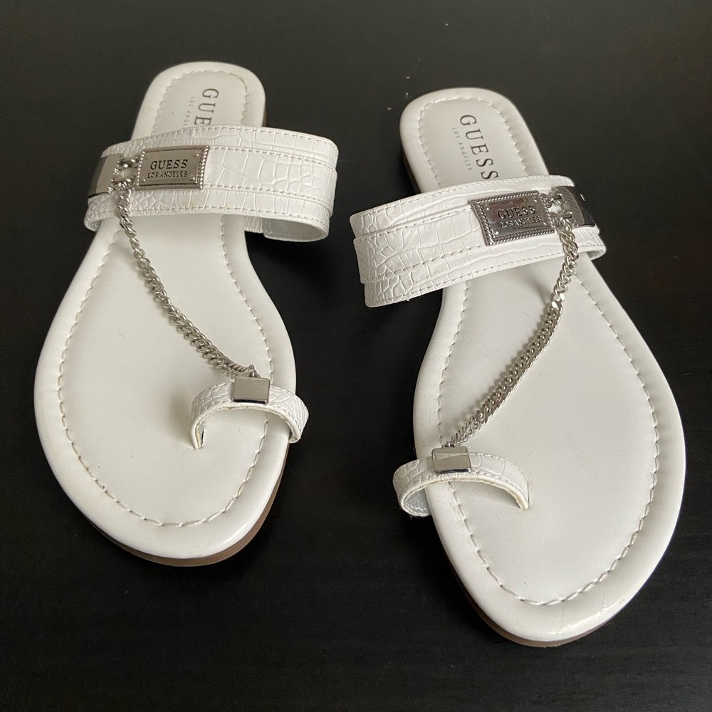 GUESS sandal with toe chain